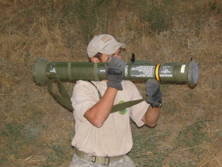 Illustration for article titled Readers Get to Play With Real AT4 Anti-Armour Bazooka While Brian Keeps Playing Halo 3
